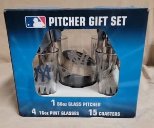 New York Yankees Gift Set 60oz Glass Pitcher, 4 16oz Pint Glasses & 15 Coasters - Picture 1 of 8