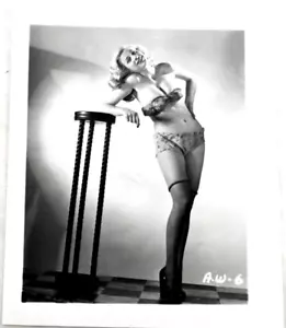 An Original 1950s A.W.-6 Boudoir Photo 4"x5" - Picture 1 of 5