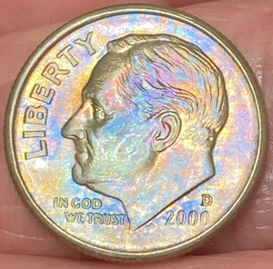 Hermosa moneda de diez centavos Roosevelt 2002-D brillante en tono arco iris #16 - Imagen 1 de 12
