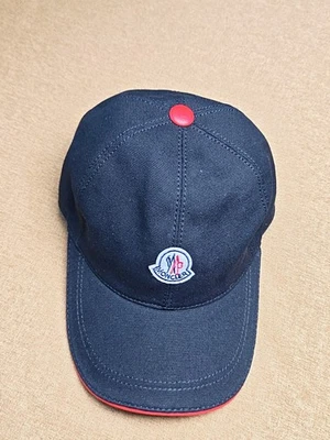 Moncler Azul Marino con Borde Rojo Gorra de Béisbol Ajustable Talla Mediana Foto 1 de 3