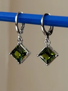 SILVER 925 MINIMALIST SQUARE PRINCESS CUT 8mm DARK GREEN LEVER BACK EARRINGS - Picture 1 of 10