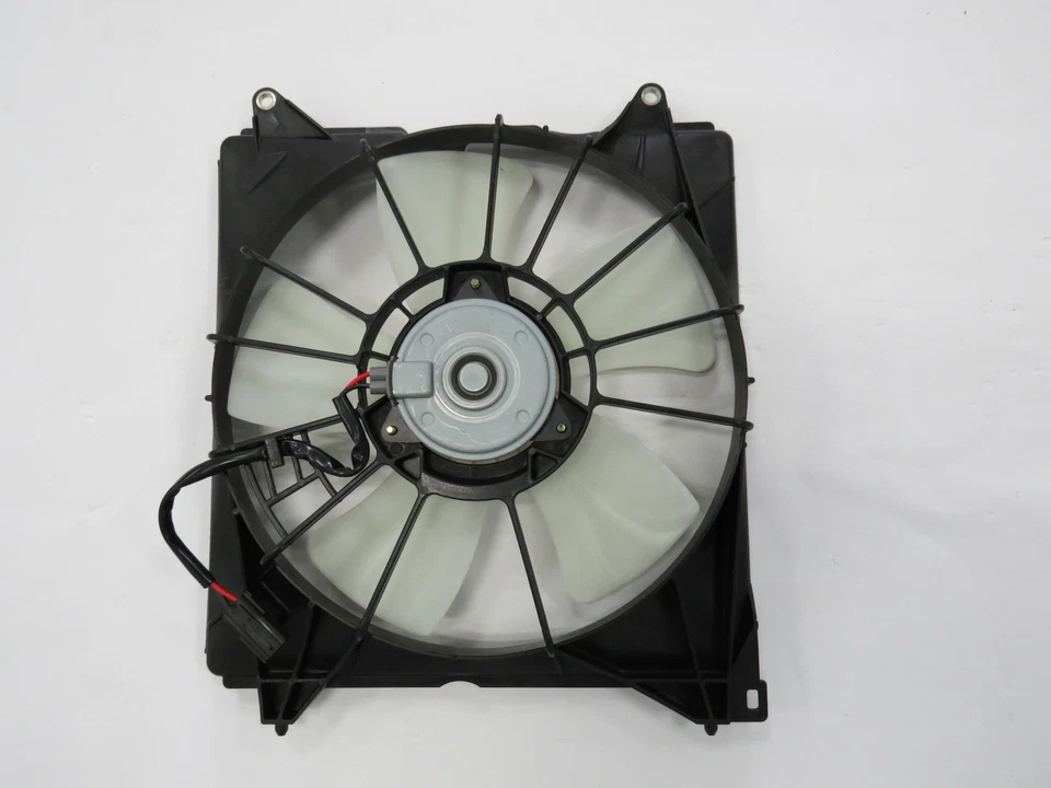Ventilador de refrigeración del motor TYC izquierdo para Honda Accord 2013-2017 cupé 2,4 L L4 Foto 1 de 1