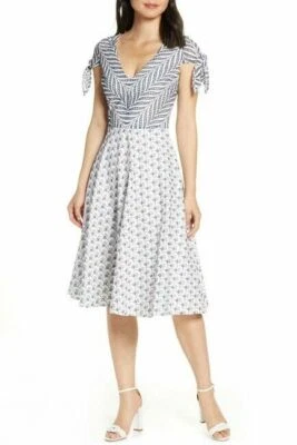 Vestido MARK & JAMES BADGLEY MISCHKA Azul Marino Blanco Ojales Ajuste Acampanado Mangas Atadas 4 EE. UU. Foto 1 de 4