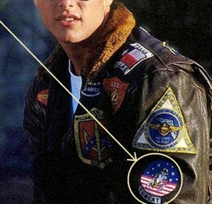 como PELÍCULA TOP GUN MAVERICK'S CHAQUETA DE VUELO F-14 TOMCAT Original vêlkrö INSIGNIA - Imagen 1 de 12