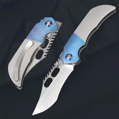 Cuchillo plegable táctico con mango de titanio con hoja de acero inoxidable en muy buena condición-10 Foto 1 de 4