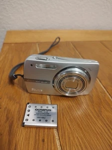 Olympus Stylus 820 8MP Camera - Silver - w/ Battery - Picture 1 of 4