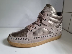 ASH DESIGNER UK 7 EU 40 LINEA DONNA STIVALETTI PIATTI BORCHIATI PELLE SCAMOSCIATA ORO TALPA - Foto 1 di 21