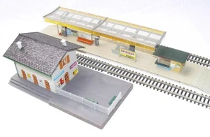 Faller HO 1:87 RAILWAY STATION NEUSTADT & PLATFORM Ready Built House Kit NM`75! - Picture 1 of 10