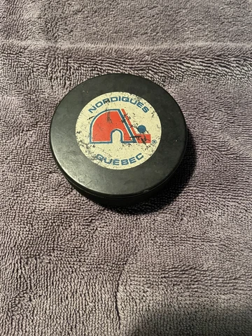 QUEBEC NORDIQUES official hockey NHL souvenir Hockey Game Puck Vintage Cover