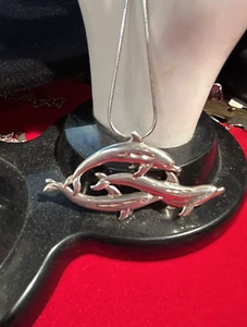 Schöne Silber Delfin Gruppe Anhänger Halskette mit 18 Zoll Schlangenkette Sealife - Bild 1 von 7