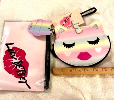 Luv Betsey Johnson Arco Iris Unicornio Gato Monedero Muñequera Bolsa Transparente Conjunto Nuevo con Etiquetas Foto 1 de 4