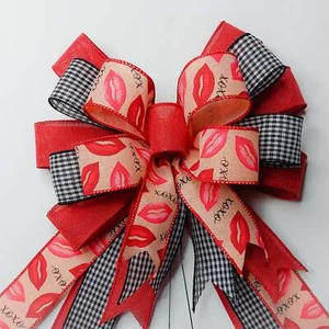 Lips on Peach with Check and Red Valentine's Bow - Imagen 1 de 2