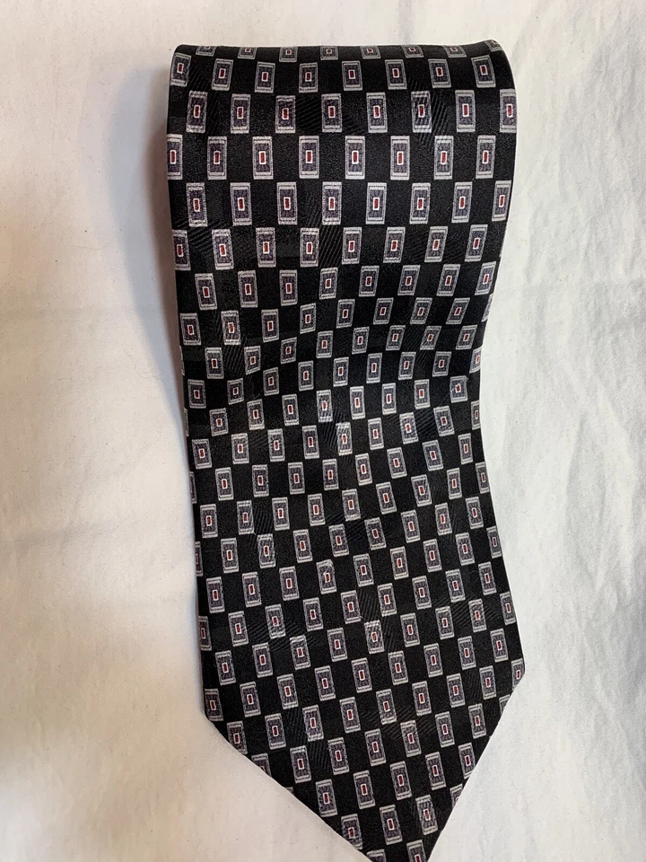 Corbata Via Veneto negra/plateada patrón geométrico seda 60”L 4”W usada Foto 1 de 4