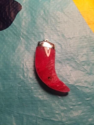 Colgante grande de cuerno de ágata roja Foto 1 de 3