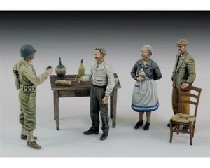 1/35 Resin US Soldier & Civilians w/Accessories Unpainted Unbuild 4390 - Picture 1 of 1