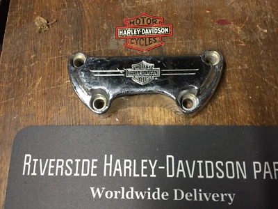 Harley-Davidson TODO EL MODELO ABRAZADERA DE MANILLAR SUPERIOR PARA RESTAURACIÓN USADO PARTE 2 B28 Foto 1 de 4
