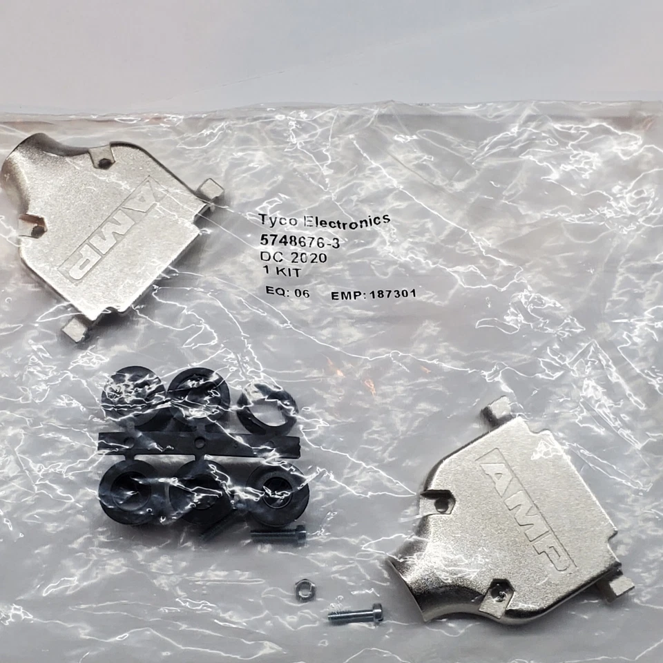 5748676-3 Hood- d-sub connector - Image 1 of 2