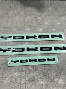 2021-2026 GMC Yukon / Yukon XL Gloss Black Left & Right YUKON Emblems OEM GM - Bild 1 von 4