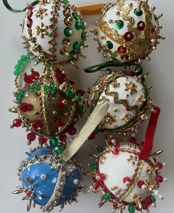 VTG Set Of 6 Handmade Christmas Ornaments ~ Push Pin Beaded ~ Some for Parts - Picture 1 of 16