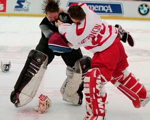 Mike Vernon & Patrick Roy Fight (1997 Stanley Cup Finals), 8x10 Color Photo - Picture 1 of 1