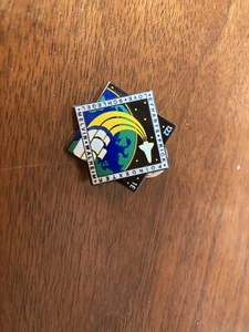 Boeing NASA Anstecknadel Hut Pin STS-122 1E Space Shuttle ATLANTIS Mission ISS Assembly - Bild 1 von 3