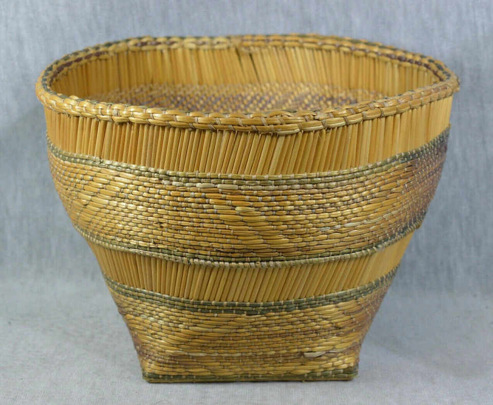 ALTER BASTKORB WOLLKORB - FEINSTE HANDARBEIT - Bild 1 von 4