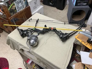 Muzzy Compound Bow with Muzzy Fishing Reel (LH) - Picture 1 of 8