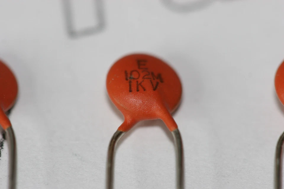 10x Dubilier 1nF 1000V Radial Ceramic Capacitors 1kV WDK3A102MFB/TA