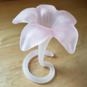 Handblown Frosted Glass Lily Bud Vase – Elegant Curved Flower Shaped Stem Vase - Picture 1 of 7