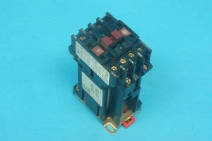 Telemecanique LP1-D123BA65 3 pole contactor 24 VDC coil with 1 NO contact 25A - Picture 1 of 4