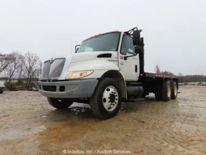 2006 International 4400 18' T/A Flatbed Day Cab Diesel Semi Truck A/T bidadoo - Picture 1 of 12