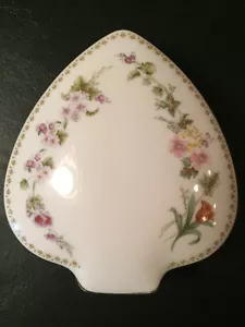 Wedgwood Mirabelle Bone China Schmuckschatulle in Spatenform mit Deckel ENGLAND MAKELLOS - Bild 1 von 9