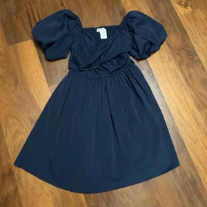 Entro women’s smocked puff sleeve navy mini dress size small NWT - Picture 1 of 8
