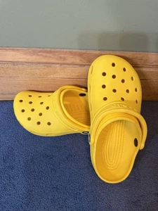 CROCS giallo brillante taglia uomo 4 donna 6. Leggermente indossato - Foto 1 di 13