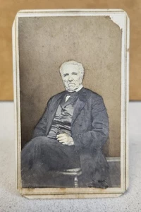 Antikes CDV Foto SITZENDER ÄLTERER ALTER MANN getönter Hintergrund Foto - Bild 1 von 2
