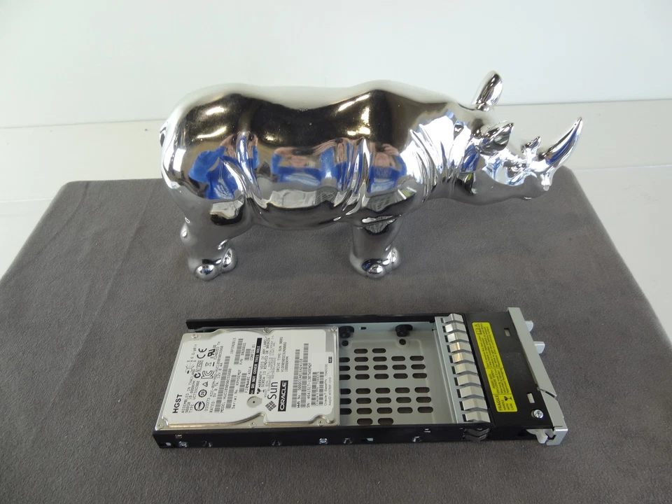 Sun 7044376  900GB 10000 RPM SAS Hard Drive - Image 1 of 1