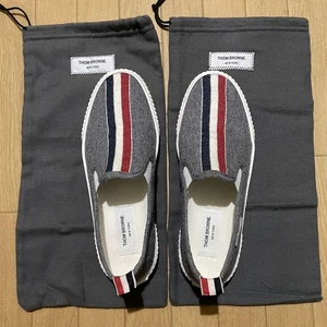 Zapatillas sin cordones de lona grises Thom Browne grises elegantes zapatos de diseñador para todos los días - Imagen 1 de 12