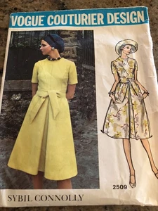 🌷1971 VOGUE COUTURIER DESIGN #2509 - DESIGNER SYBIL CONNOLLY - DRESS PATTERN 10 - Picture 1 of 2