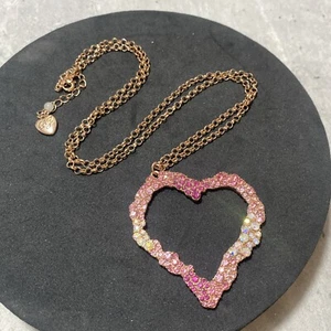 BETSEY JOHNSON Pink Crystal Heart Pendant Necklace Gold Tone Long Chain 74cm - Picture 1 of 8