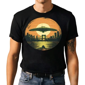 Brooklyn Bridge UFO Alien Space Funny UFO T-shirt - Novelty NY Tee Shirt - Picture 1 of 42