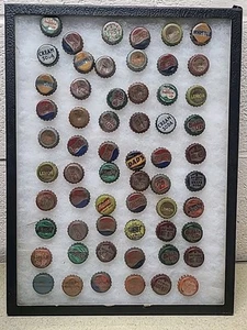 Expositor de tapa de botella de colección de 60 - Silbato Pepsi Bubble Up ChocOla Coca-Cola Etc. - Imagen 1 de 8