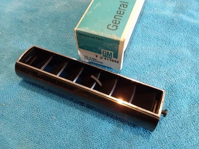 NOS GM 1974-75 OLDS DELTA 88 OLDSMOBILE 98 TORONADO TABLERO SALIDA DEFLECTOR VENTILACIÓN Foto 1 de 4