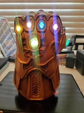 UKONIC INFINITY GAUNTLET LED 8" Desk Lamp / Night Light  w/6 stones - Marvel Cover