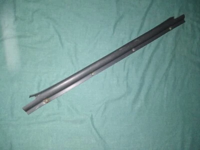 Tira de moldura de plástico para alféizar de puerta trasera izquierda mercedes-benz w111 220se finail Foto 1 de 4