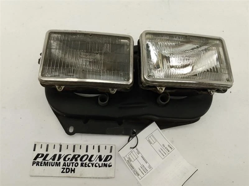 VOLVO 245 WAGON Passenger Right Headlight Lamp Dual Square Fits 81 82 83 84 85 - Image 1 of 4