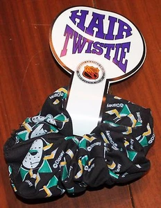 DE COLECCIÓN DISNEY ANAHEIM PATOS PODEROSOS HOCKEY PELO TWISTIE SCRUNCHIE OSCURO NOS - Imagen 1 de 1