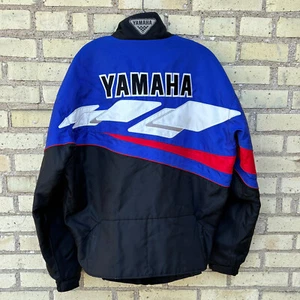 Yamaha Giacca Invernale Uomo Taglia L Logo Ricamato Blu e Nero Motoslitta Jckt - Foto 1 di 13