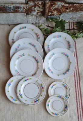 ANCIENNE DINETTE ASSIETTES DECOR DE FLEURS PEINT A LA MAIN ET DORE POUPEE - Photo 1/4