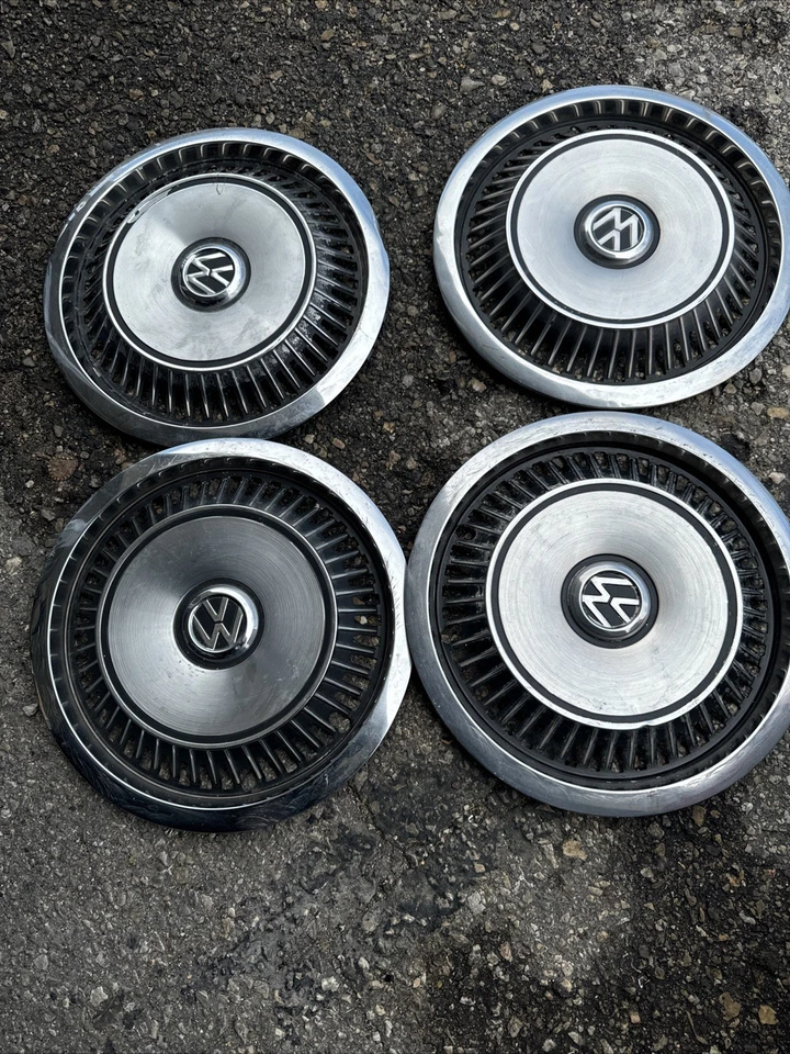 "Juego de 4 tapacubos de despegue para VW Volkswagen 1979-84 13"" conejo". Foto 1 de 4