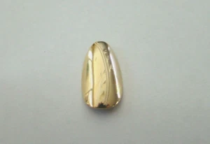 10 $ ELEGANT GRAVIERTER WIEDERVERWENDBARER TREPPENHAUS-DESIGN 14 KT VERGOLDET GROSSER FINGERNAGEL - Bild 1 von 1